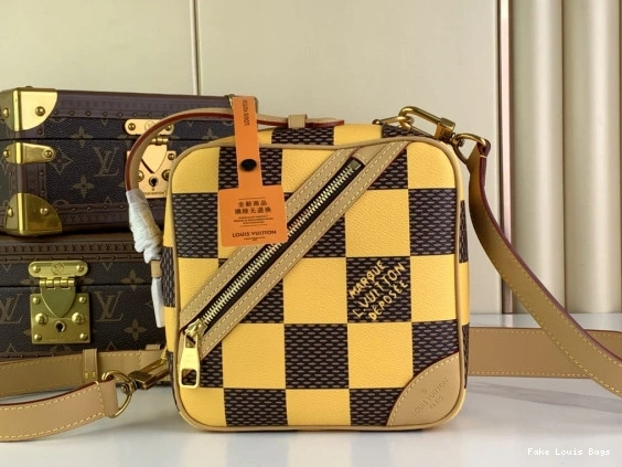 Repladies Chess Messenger-24*24*8CM LOUIS VUITTON 0708